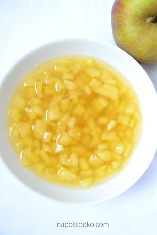 Domowy kisiel jabłkowy z kawałkami owoców bez dodatku cukru